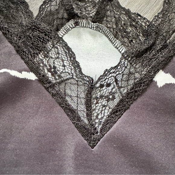 Lace v-neck top. - Picture 2 of 11